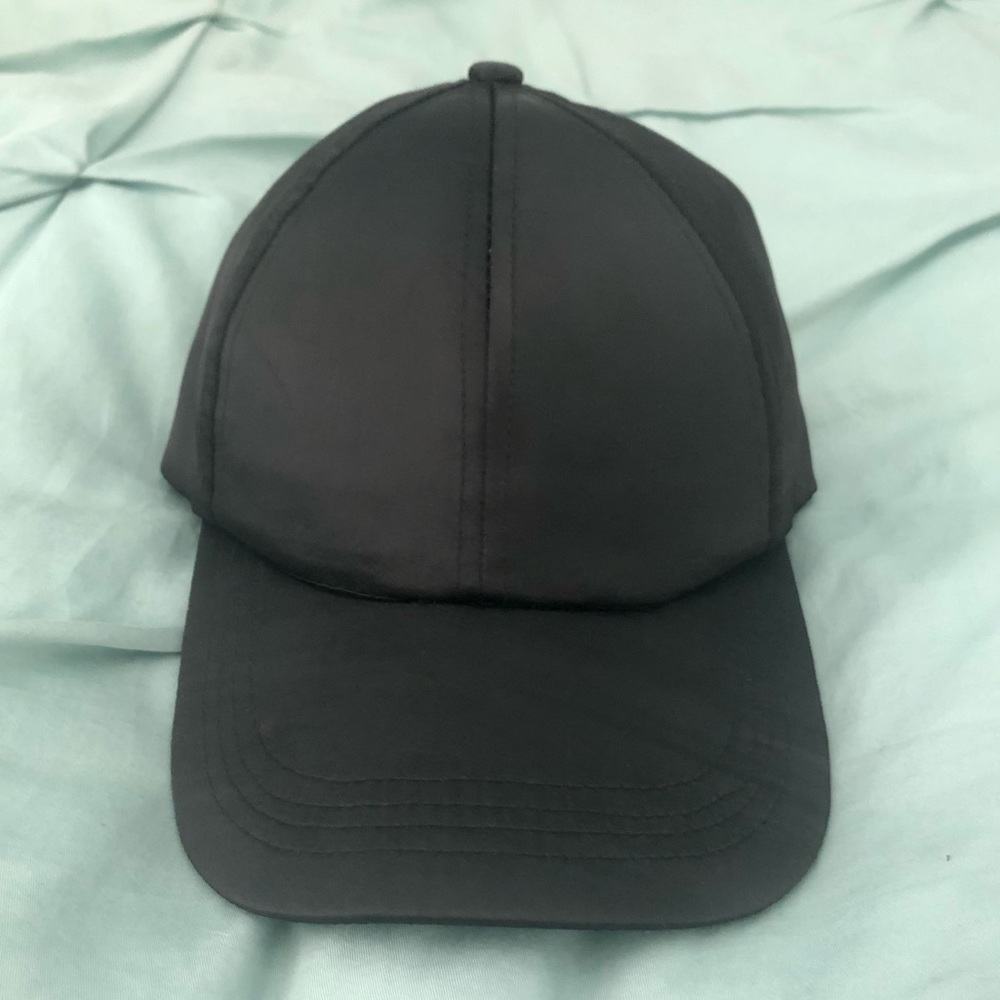 Black baseball hat